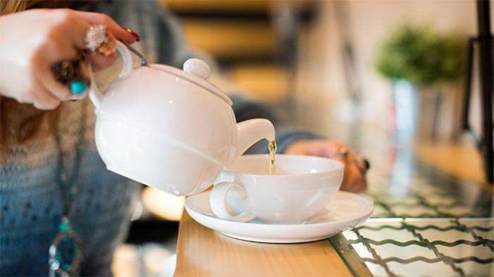 How to Use a Teapot to Make Tea